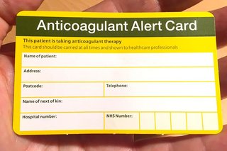 Imagine cu partea din față a unui card de alertă anticoagulant