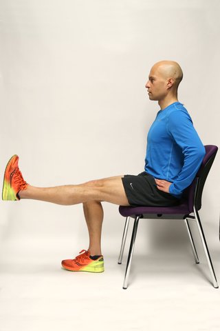 Piciorul drept ridică poziția complet ridicată a picioarelor